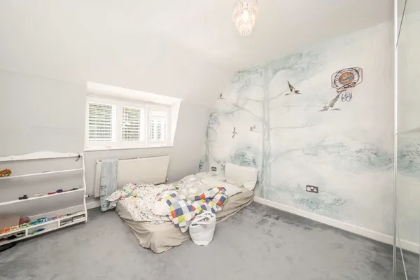 West Grove, Walton-On-Thames, KT12 photo 6