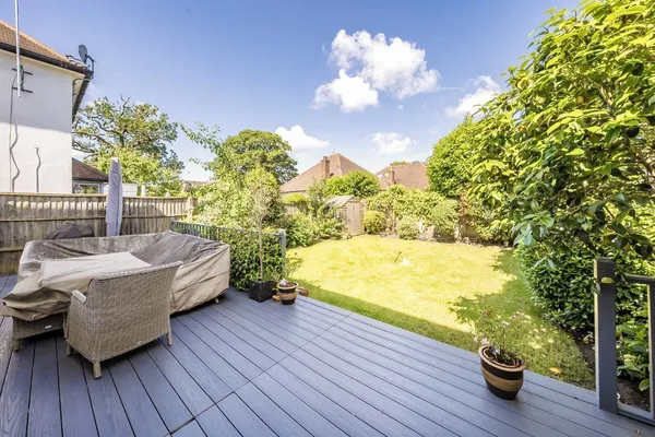 West Grove, Walton-On-Thames, KT12 photo 9