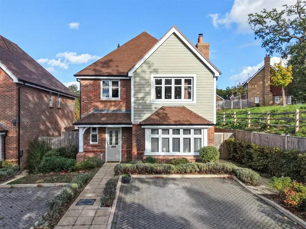 Clarence Mews, Leatherhead, Surrey, KT22