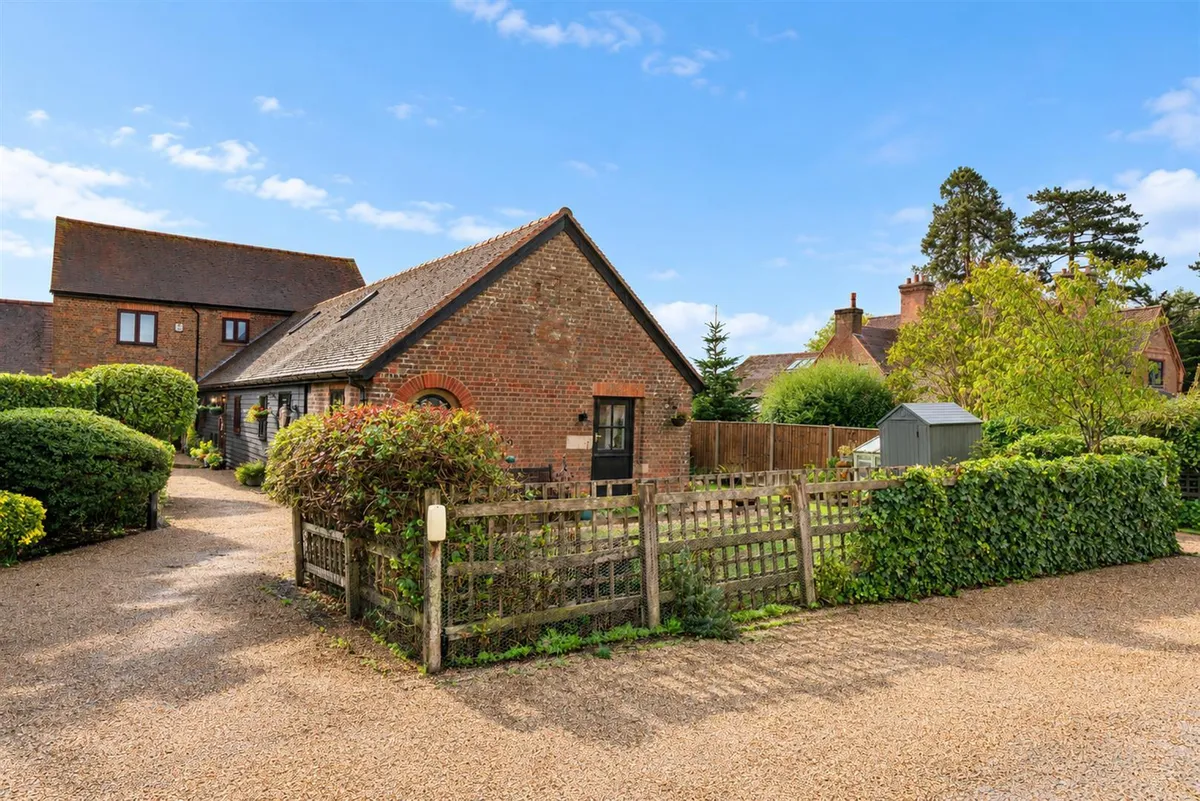 Brownlow Farm Barns, Pouchen End Lane, Hemel Hempstead, HP1 2SN