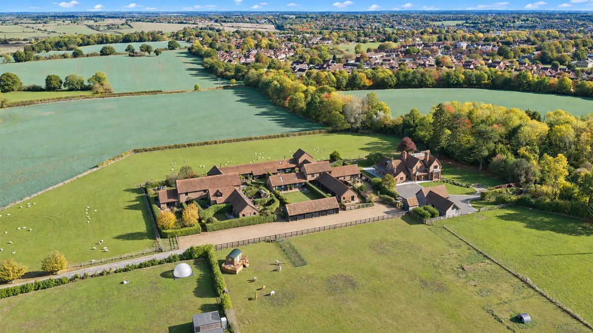Brownlow Farm Barns, Pouchen End Lane, Hemel Hempstead, HP1 2SN