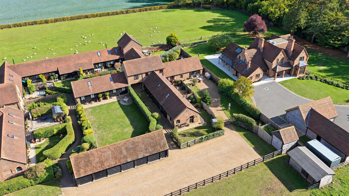 Brownlow Farm Barns, Pouchen End Lane, Hemel Hempstead, HP1 2SN