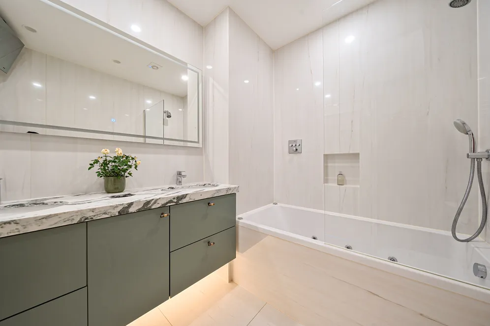 Kensington Gore, London, SW7 photo 22