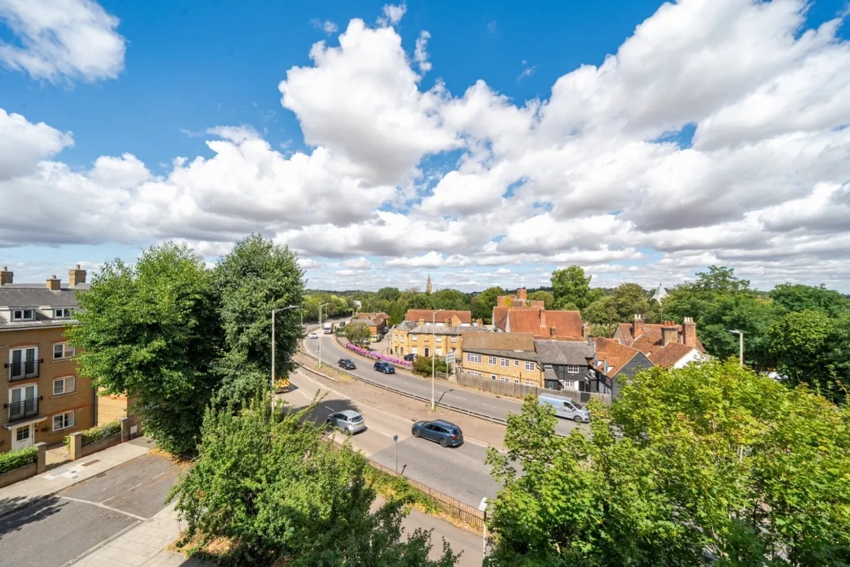 Pegs Lane Hertford SG13 photo 8