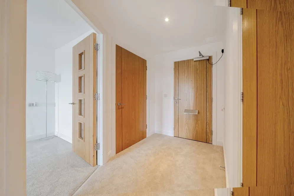Pegs Lane Hertford SG13 photo 13