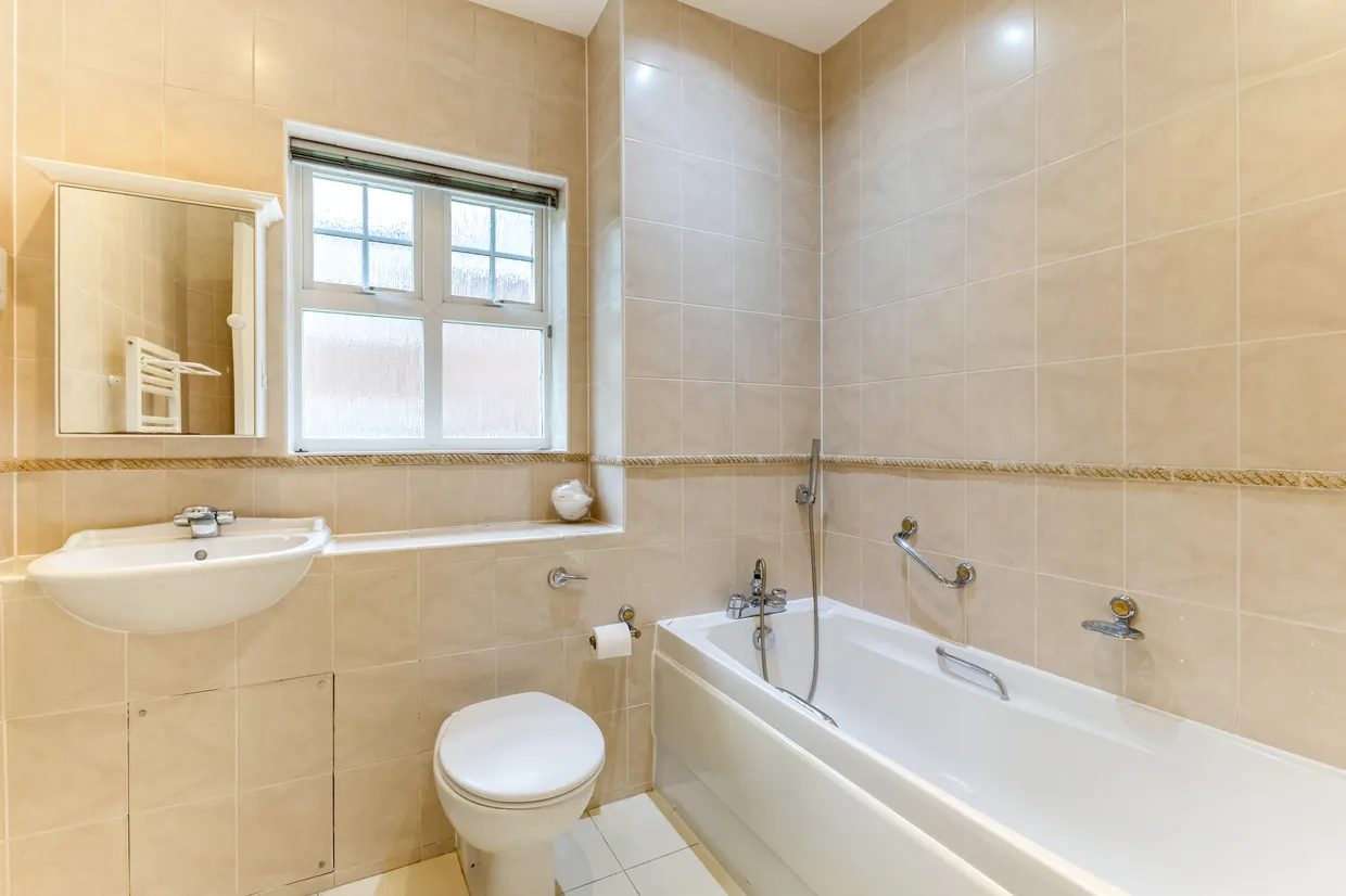 Uxbridge Road, Stanmore, HA7 photo 6