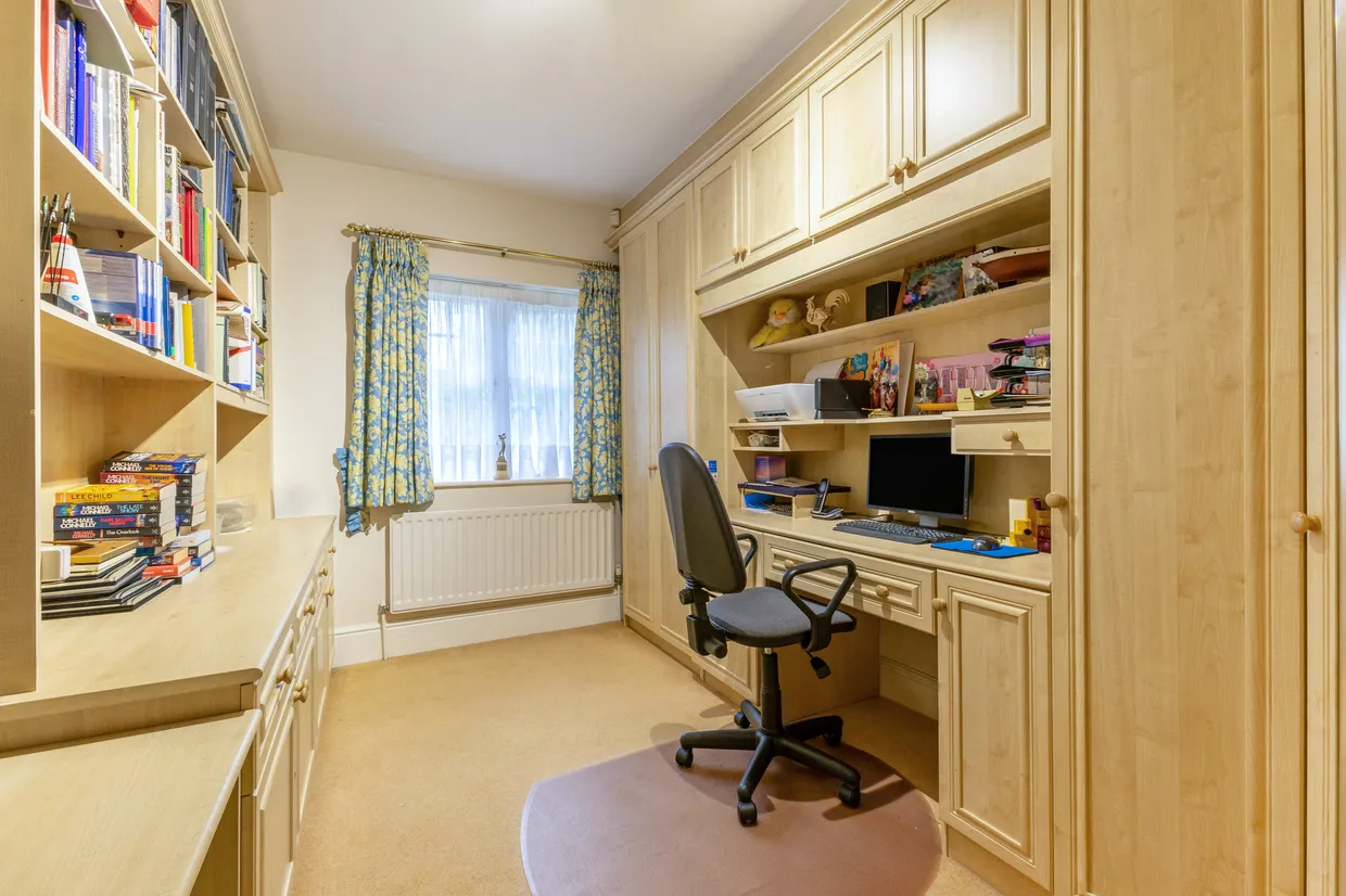 Uxbridge Road, Stanmore, HA7 photo 23