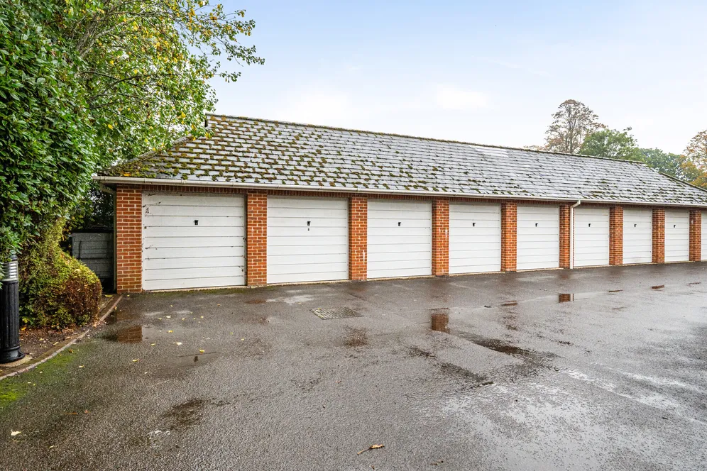 Tudor Close, Chichester, PO19 photo 11