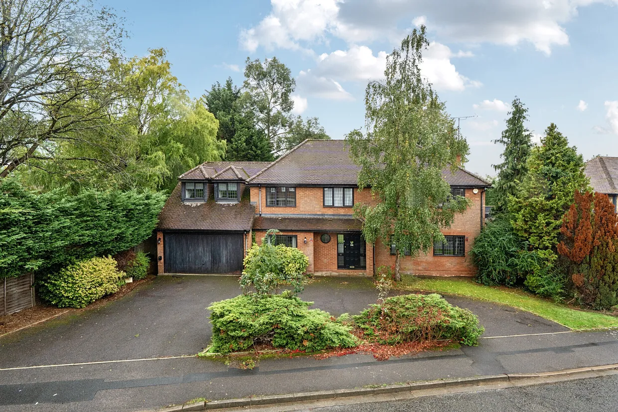 St. Huberts Close, GERRARDS CROSS, SL9 photo 1