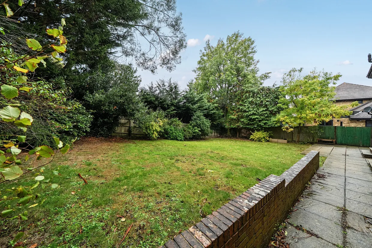 St. Huberts Close, GERRARDS CROSS, SL9 photo 3