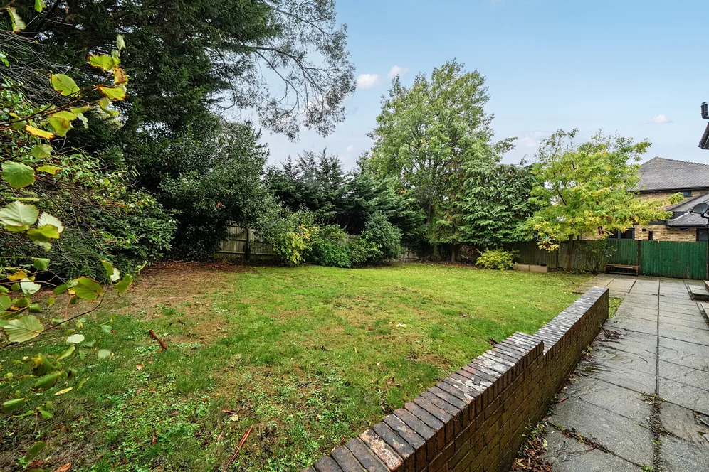 St. Huberts Close, GERRARDS CROSS, SL9 photo 3