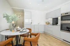 Elmsleigh Road Staines-upon-Thames TW18 photo 4