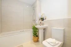 Elmsleigh Road Staines-upon-Thames TW18 photo 7