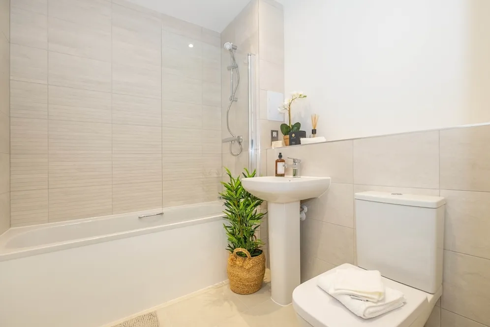 Elmsleigh Road Staines-upon-Thames TW18 photo 7