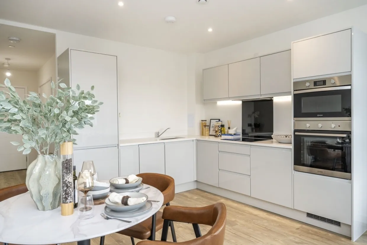 Elmsleigh Road Staines-upon-Thames TW18 photo 8