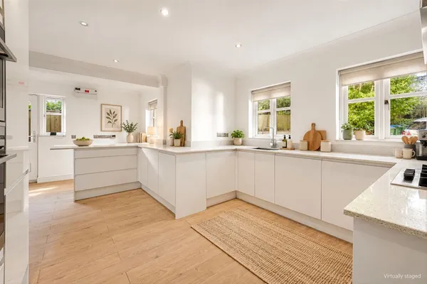 Hanger Hill, Weybridge, KT13 photo 3