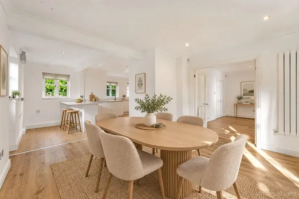 Hanger Hill, Weybridge, KT13 photo 4