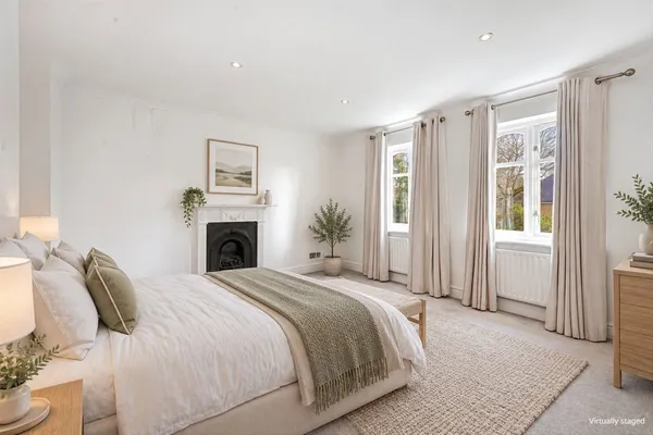 Hanger Hill, Weybridge, KT13 photo 6