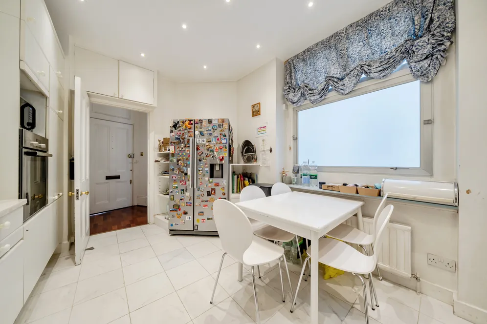 Kensington Court, London, W8 photo 14