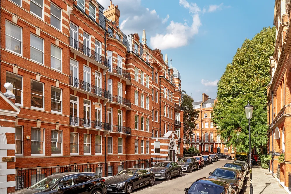 Kensington Court, London, W8 photo 25