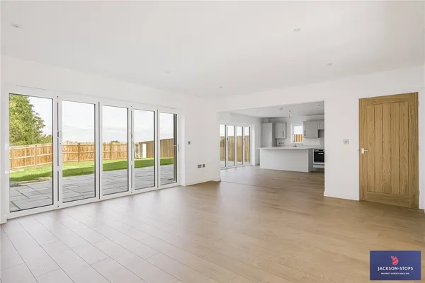 The Crescent, Caldecott, NN9 photo 2