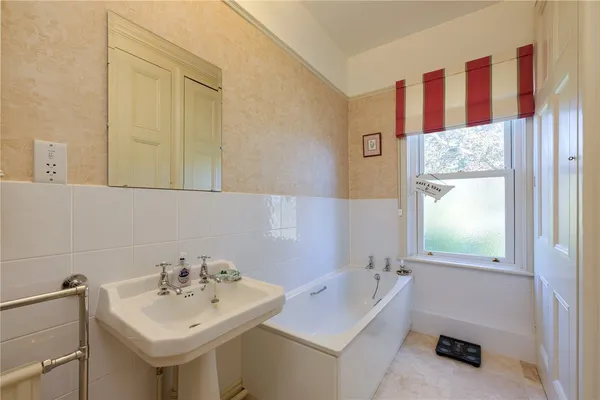 The Avenue, Sherborne, DT9 photo 11
