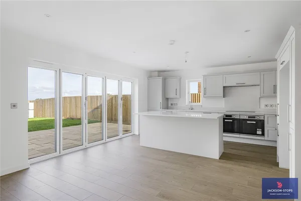 The Crescent, Caldecott, NN9 photo 9