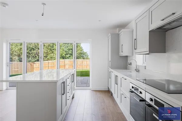 The Crescent, Caldecott, NN9 photo 10
