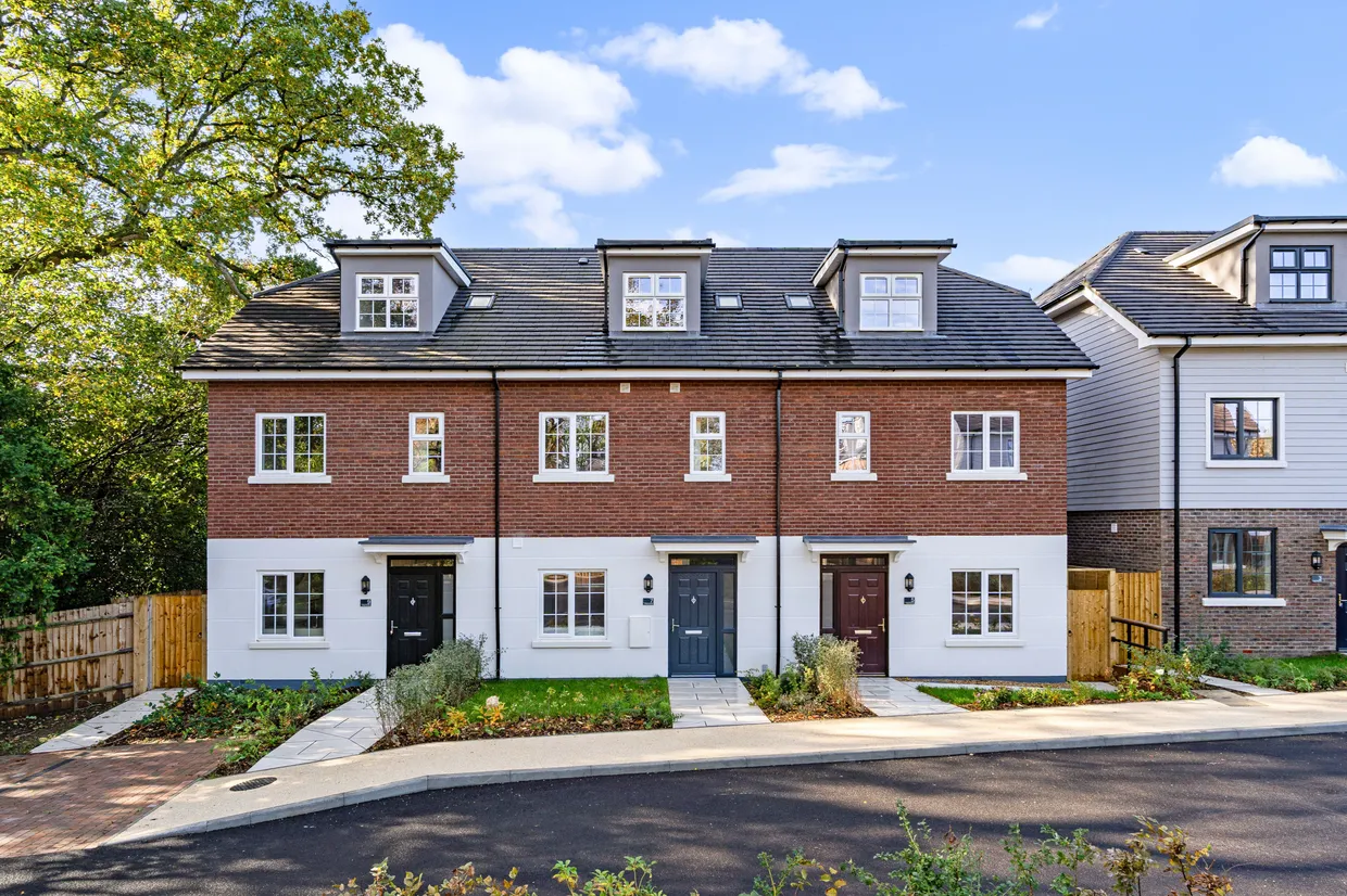 Chapel Gardens, Alton, GU34 photo 2