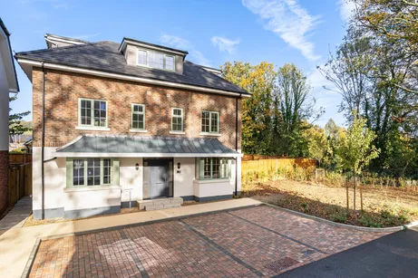 Chapel Gardens, Alton, GU34