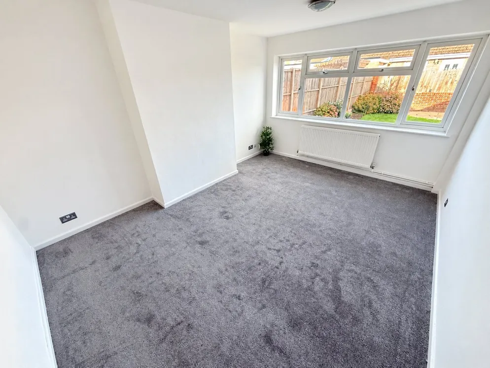 Property carousel item 4