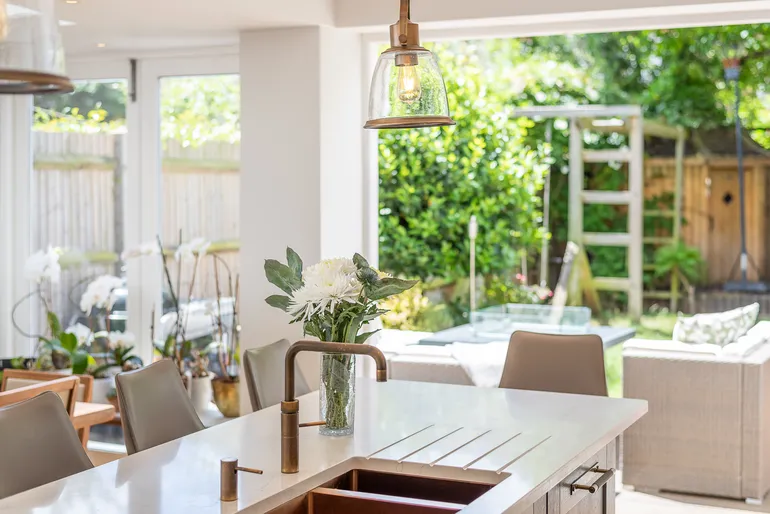 Lease Extension Valuation: What It Is and How the Process Works