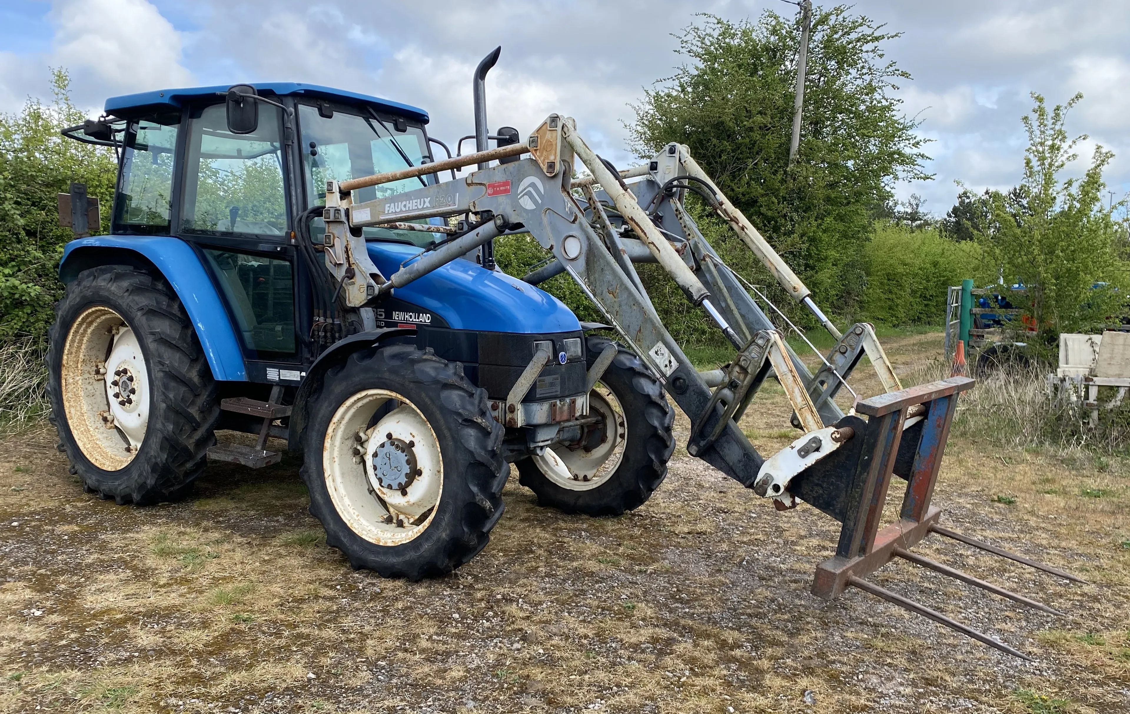 https://mr2.homeflow-assets.co.uk/files/site_asset/image/6764/3586/IMG_4733.png