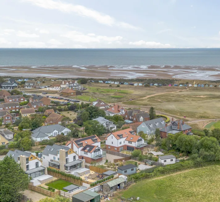 homes by the links