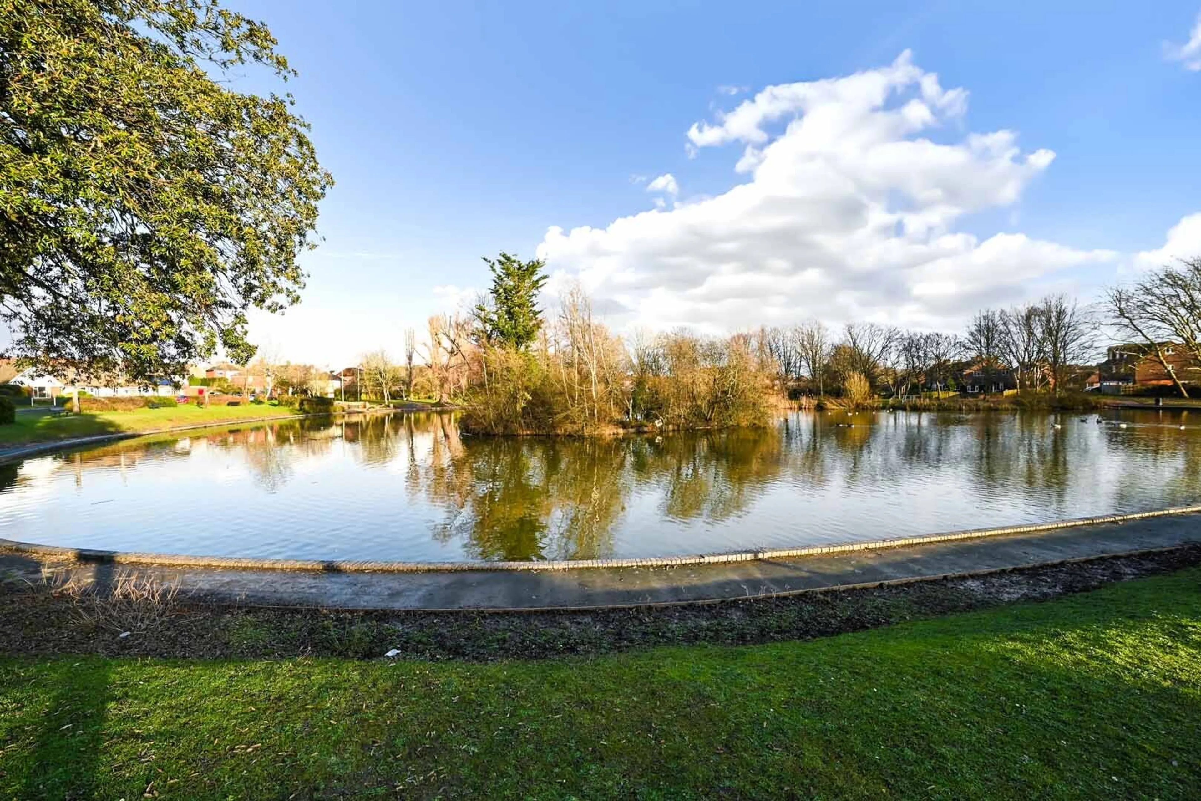 https://mr2.homeflow-assets.co.uk/files/site_asset/image/6971/0030/69b04744d89dac6eb2e5f974_Hailsham_stills_15_.jpg