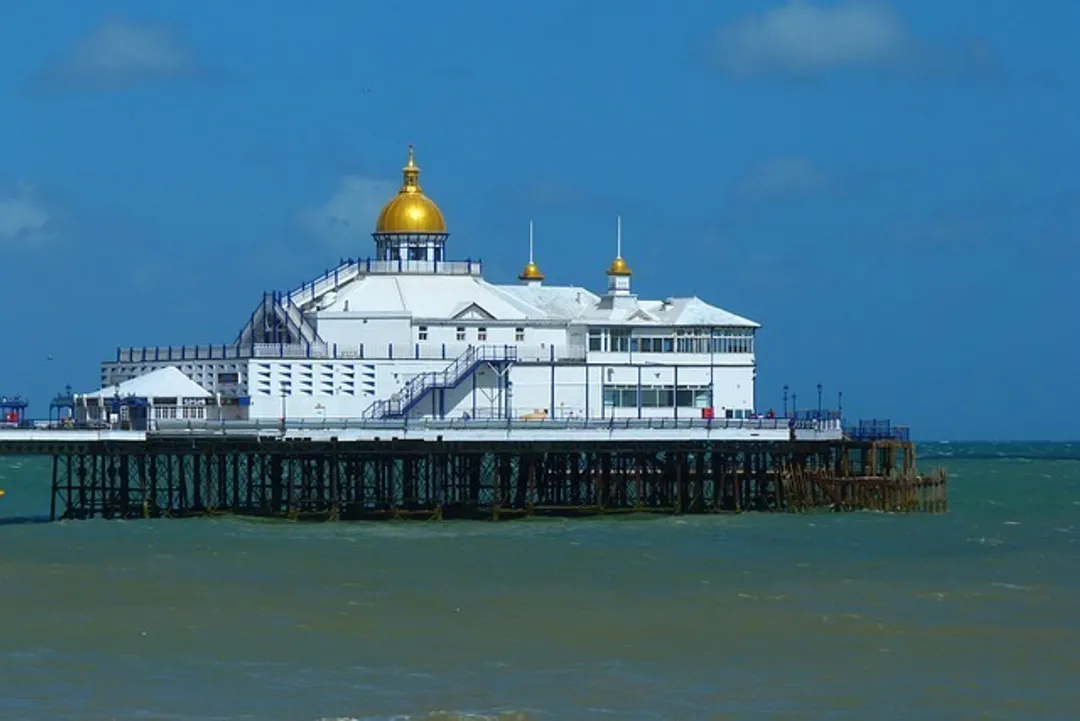 https://mr2.homeflow-assets.co.uk/files/site_asset/image/6971/0040/694a9ba94670c2f0fee6f0e3_eb_pier.jpg