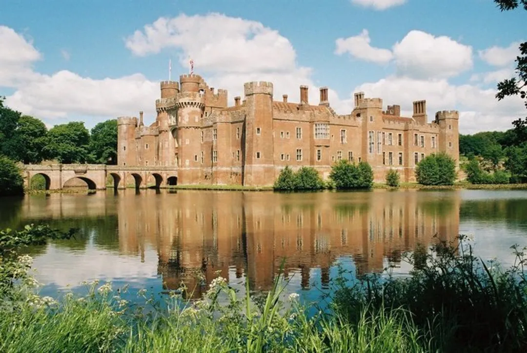 https://mr2.homeflow-assets.co.uk/files/site_asset/image/6971/0068/69416bf94f233e0e88b008a5_herstmonceux.jpg