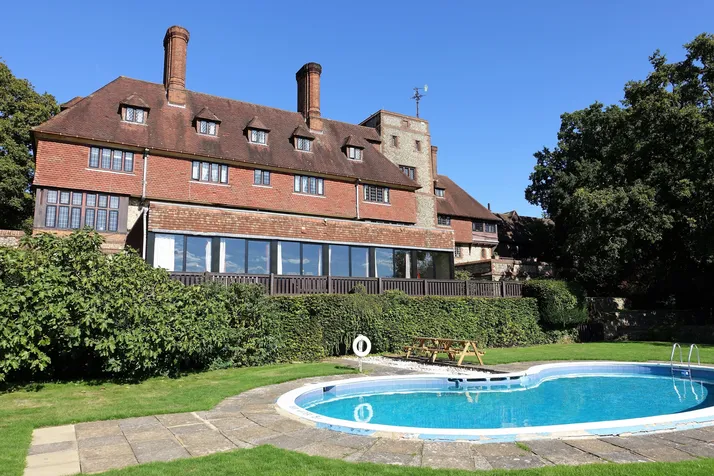 What to look out for when buying a house with a swimming pool